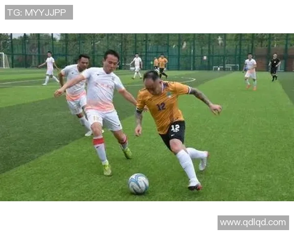 足球明星赛前热身时的搞笑瞬间与精彩互动大揭秘 足球明星赛前热身时的搞笑瞬间与精彩互动大揭秘